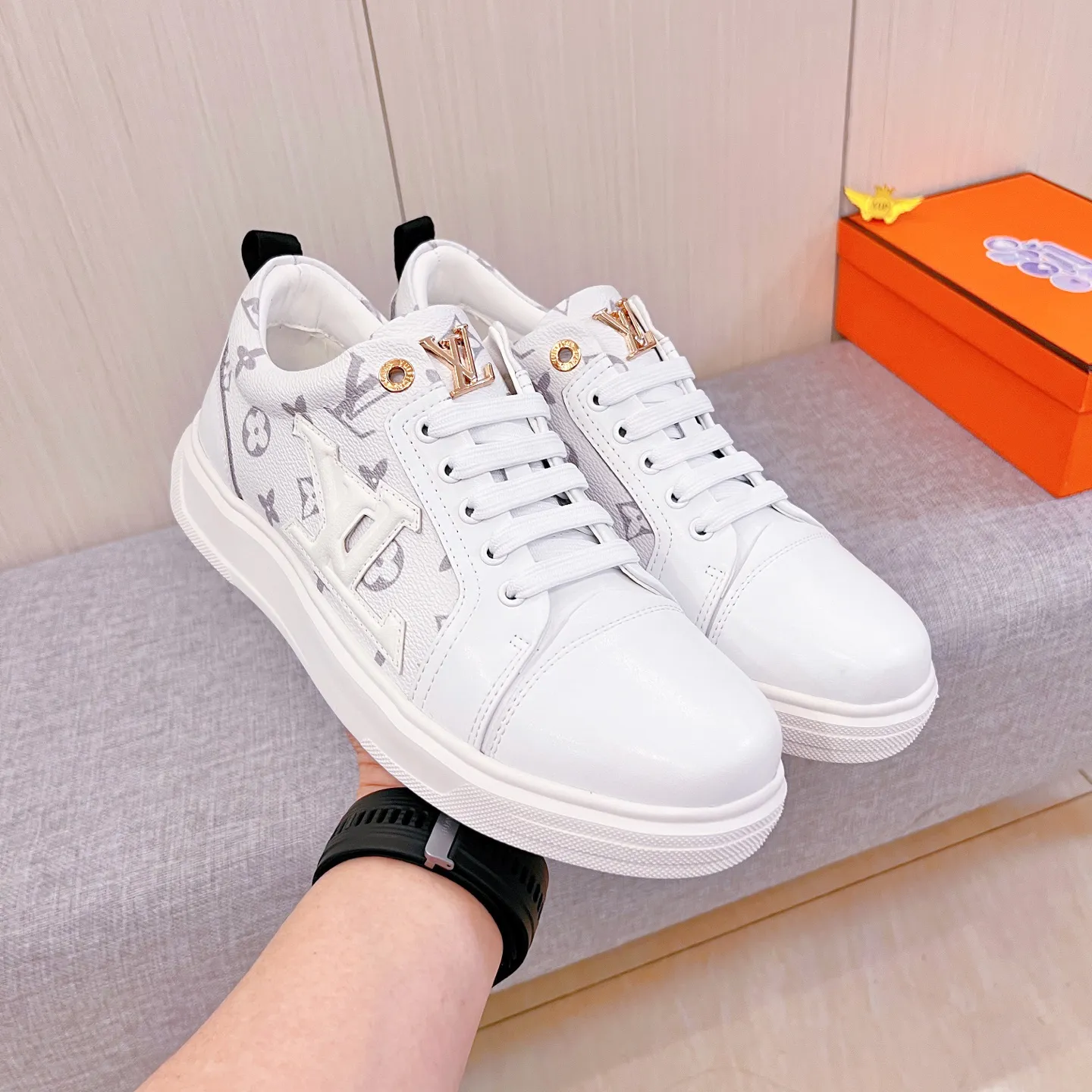 Men's Men's Shoes Men's Shoes💰 420 Men's Men's Shoes💰[LV]🔥Louis Vuitton Men's high-end brand official website 1:1 Latest masterpiece: The upper is made of Italian imported first-layer cowhide with a comfortable and breathable lining➕Original non-slip and wear-resistant outsole🔥, making walking more convenient and comfortable! An exclusive new model, a stunning work, a beautiful 1:1 replica [color] compared to the official quality! Create a fashionable personality to set off your uniqueness! A must-have for trendy men! Classic🔥Size: 38-44 Color: 🔥Multiple colors available🔥.